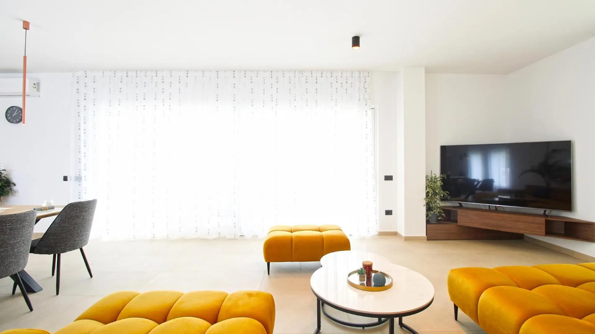 Villa Sisan 2344 0*,